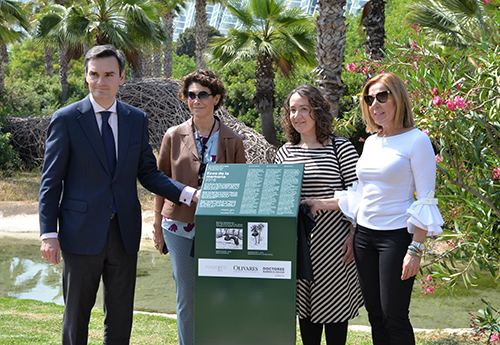 Mario Olivares, Ana Serratosa, Gloria Tello y Luz Aguiló, en el acto de donación de las obras a la ciudad